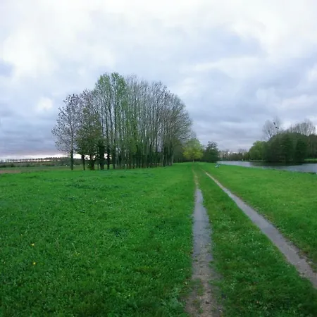 Du Saumon Отель Buzancy (Ardennes)